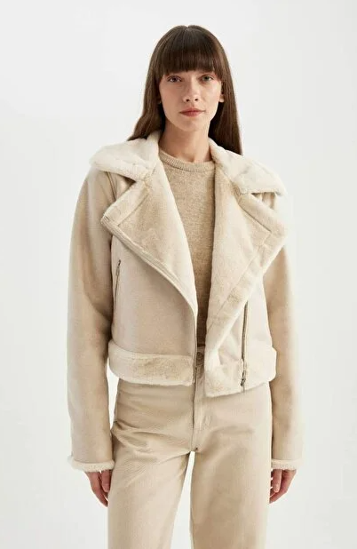 تجربة التسوق العصري مع دي فاكتو: خيارات تناسب الجميع من الملابس إلى الإكسسوارات